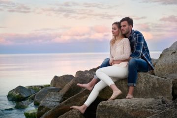 relaxing-couple-rocks_329181-13667